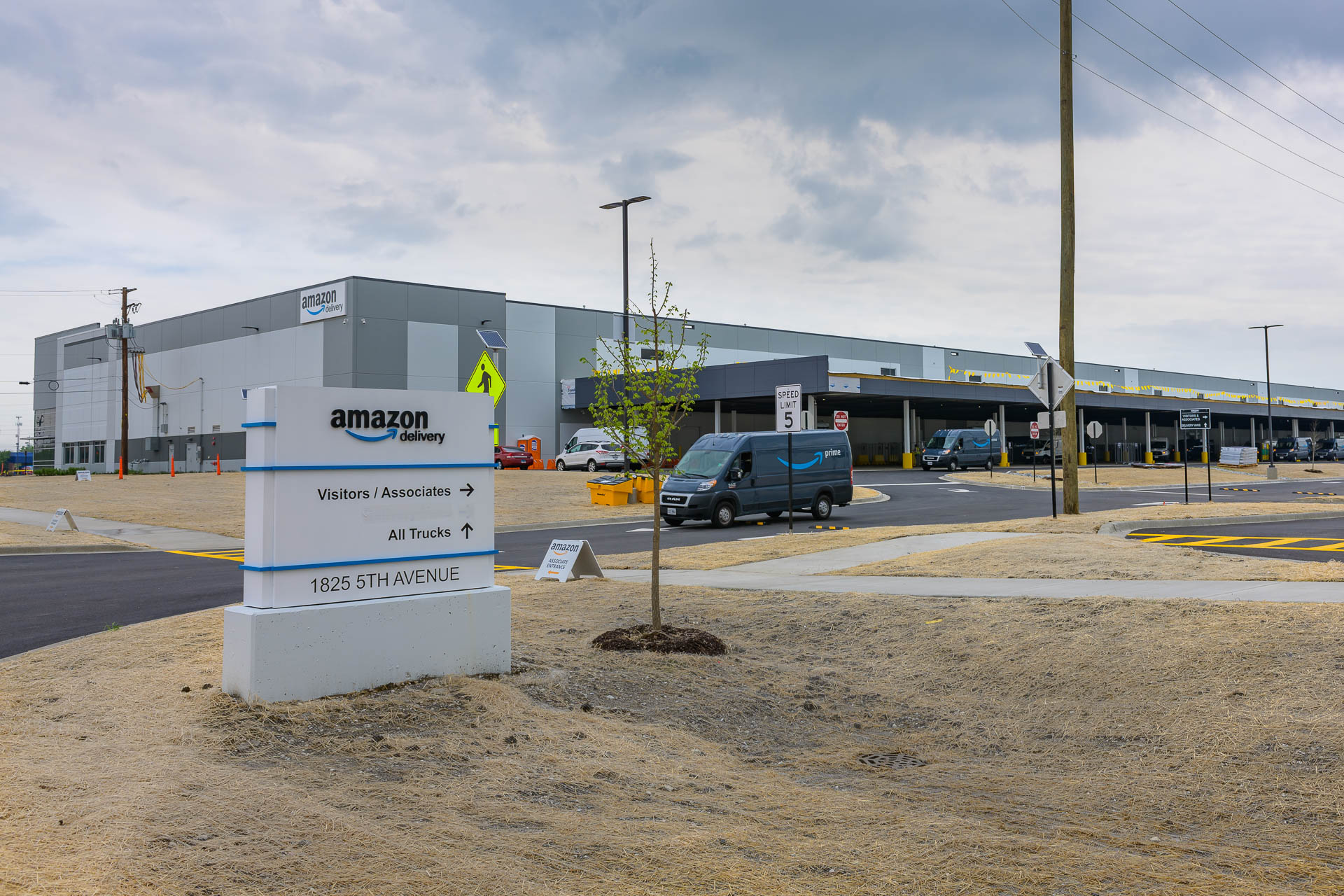 Amazon DCH8 - Melrose Park (2)